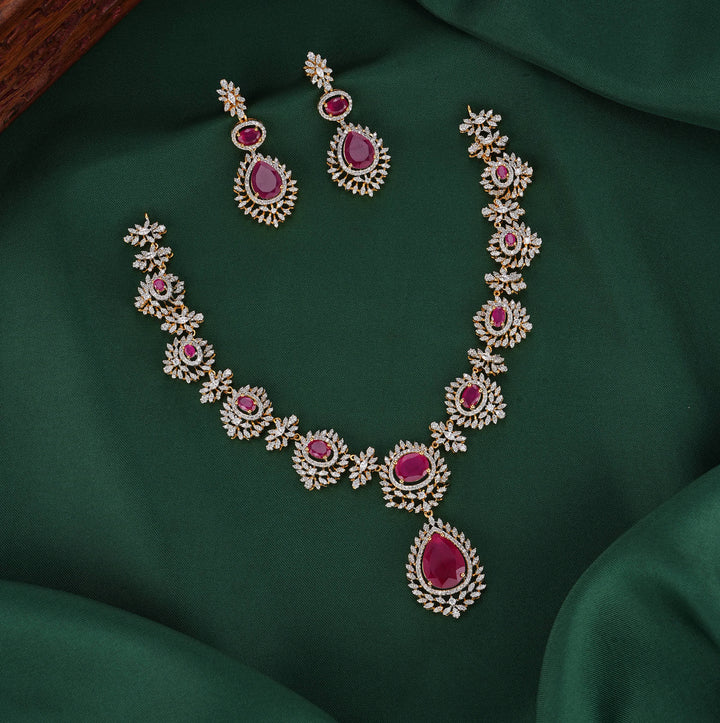 Meticulous Diamond Design Necklace Set