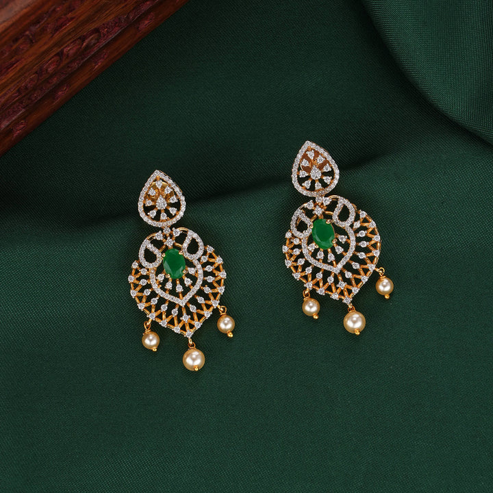 Gleaming Diamond Design Necklace Set