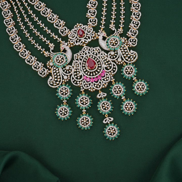 Grand Eye-Catching Diamond Design Necklace Set