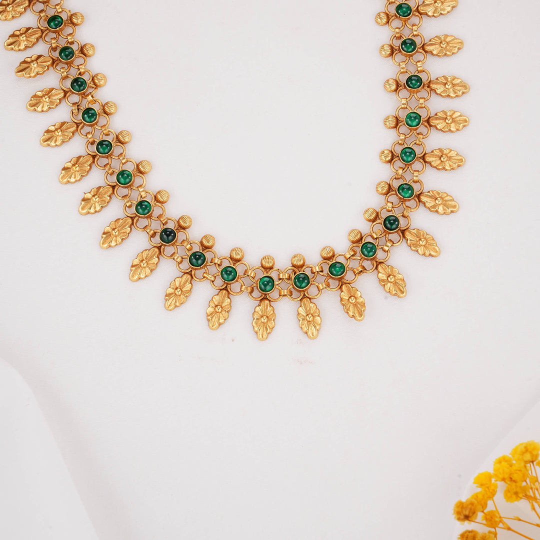 Graceful Stone Short Necklace