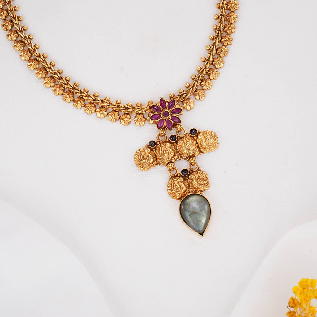 Shines with Elegance Short Necklace
