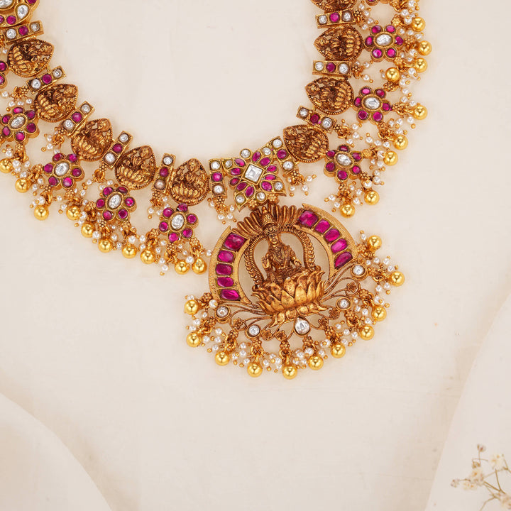 Aanthikaa Kundan Short  Necklace
