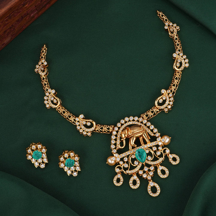 Vintage yet Lovable  Diamond Design Short Necklace Set