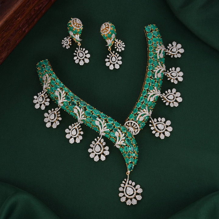 Luxury and classy Diamond Design Short Necklace Set