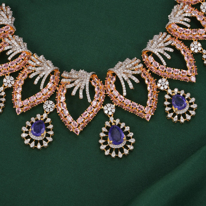 Vinthikaa  Avikam Chocker Set