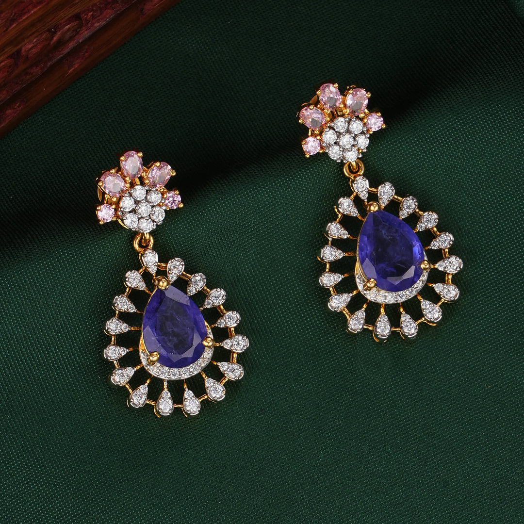 Vinthikaa  Avikam Chocker Set