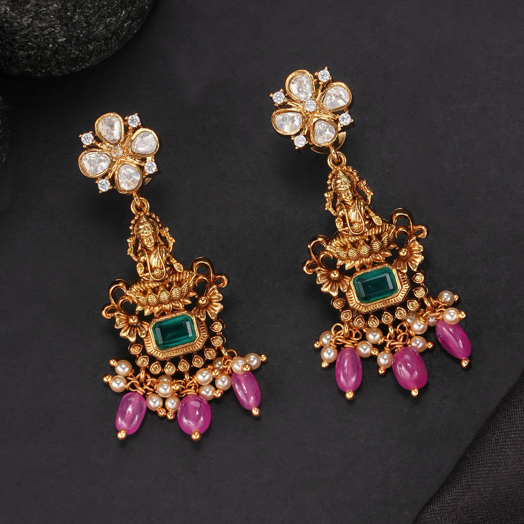 Dazzling Victorian Short Necklace Set