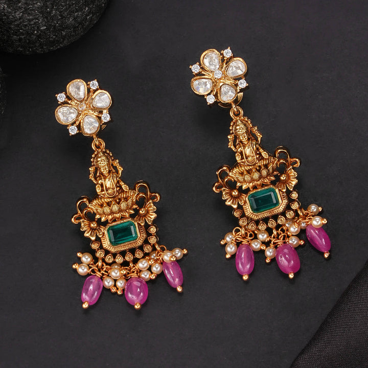 Dazzling Victorian Short Necklace Set