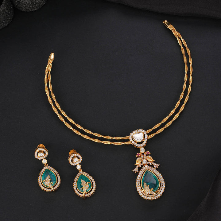 Chic Victorian Short Necklace Set
