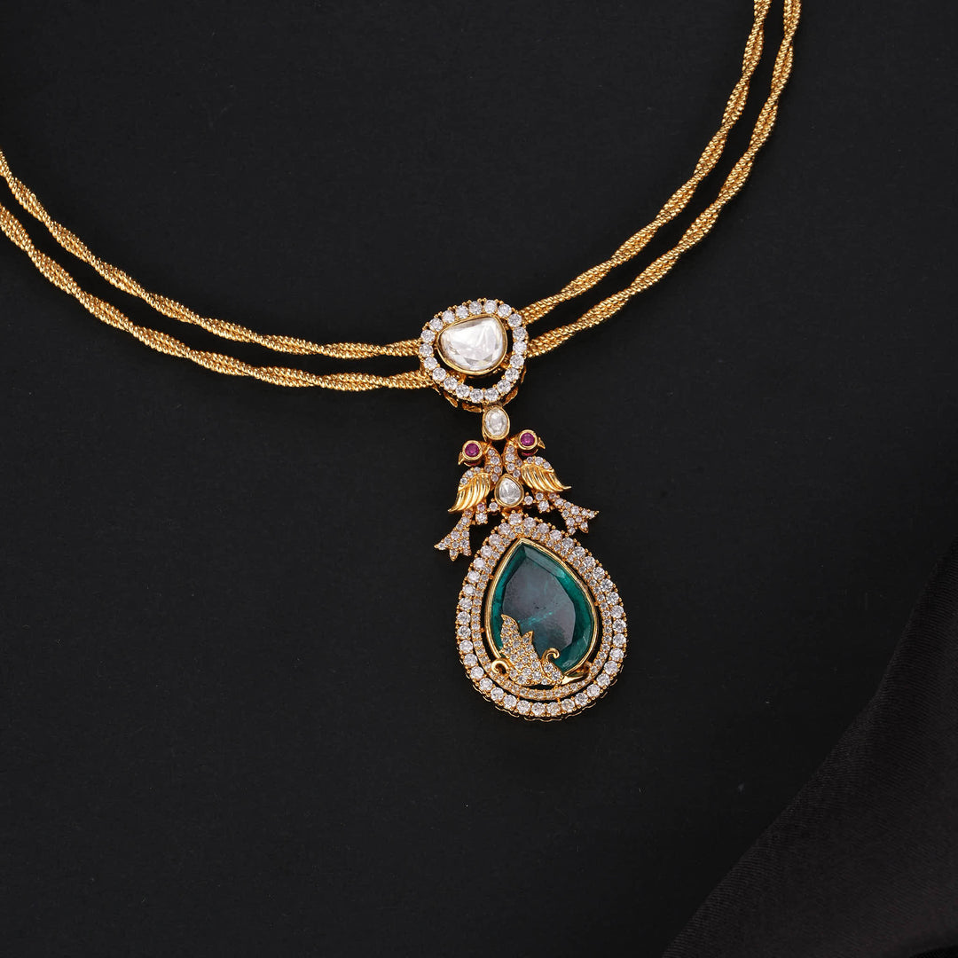 Chic Victorian Short Necklace Set