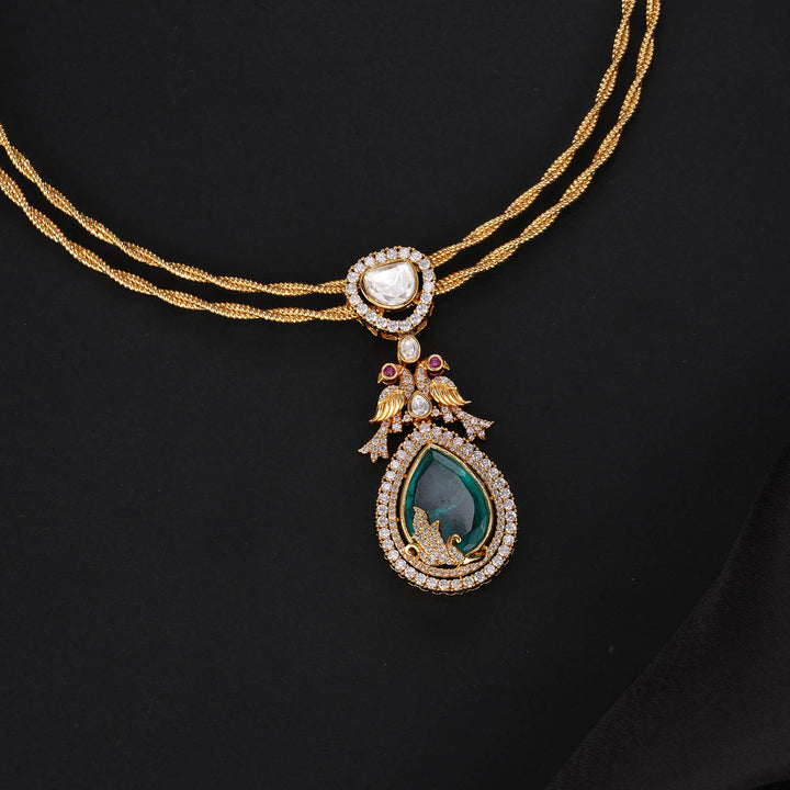 Chic Victorian Short Necklace Set