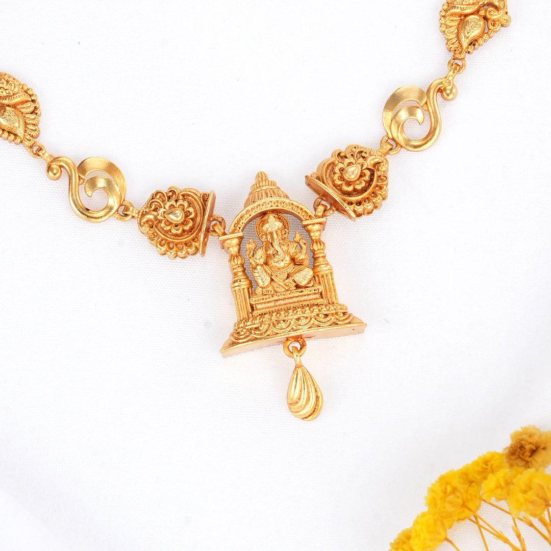 Vedhikaa  3D Spl Necklace