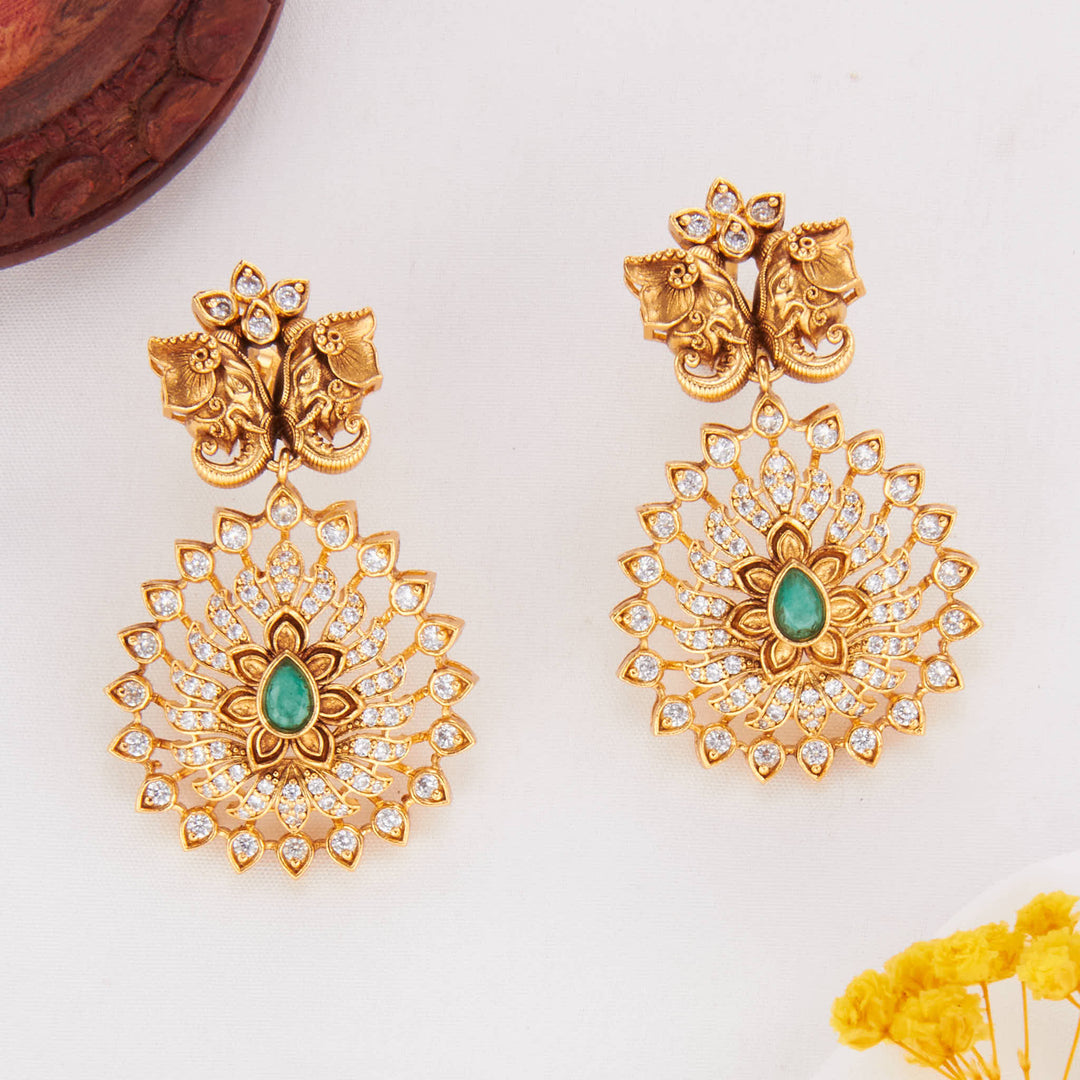 Glorious Charm Stone Short Necklace Set
