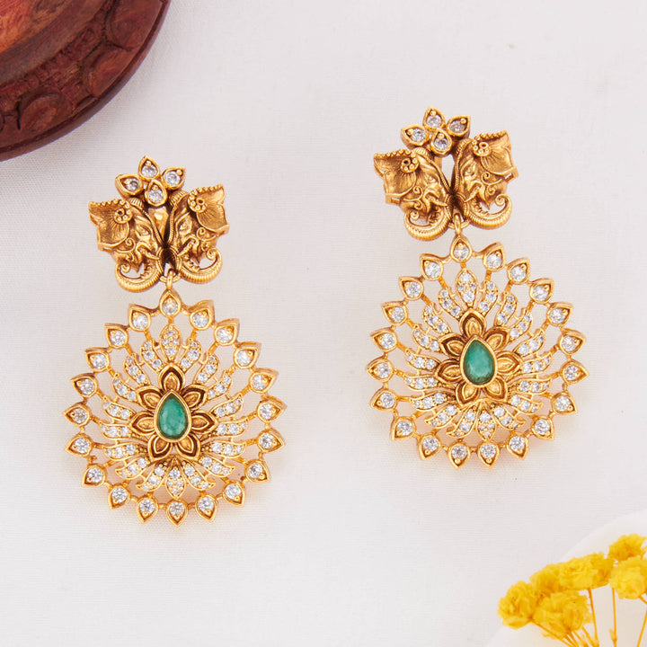 Glorious Charm Stone Short Necklace Set