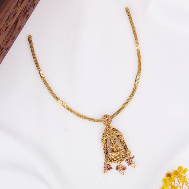 Simple Elegant Nagas Short Necklace