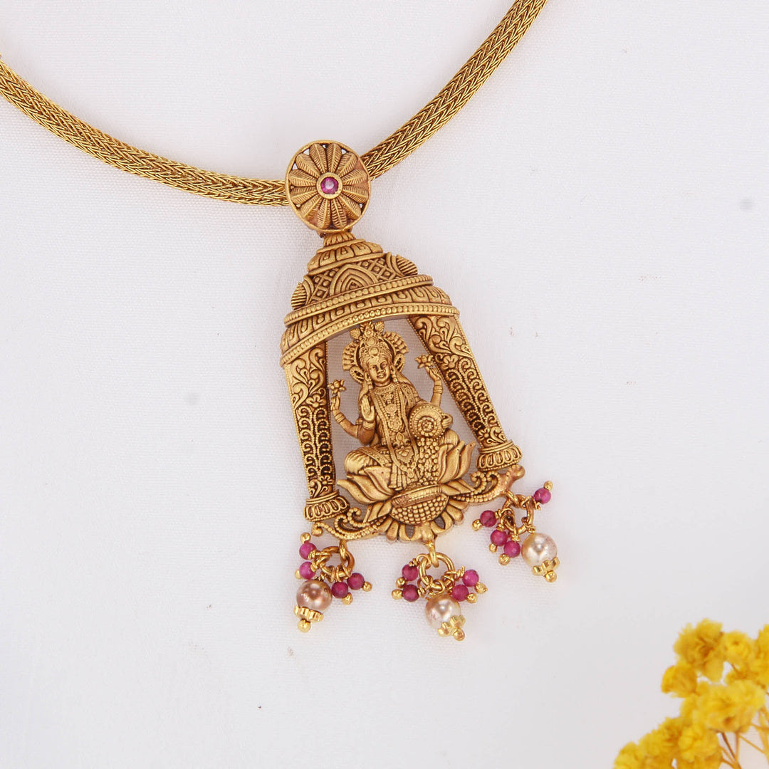 Simple Elegant Nagas Short Necklace