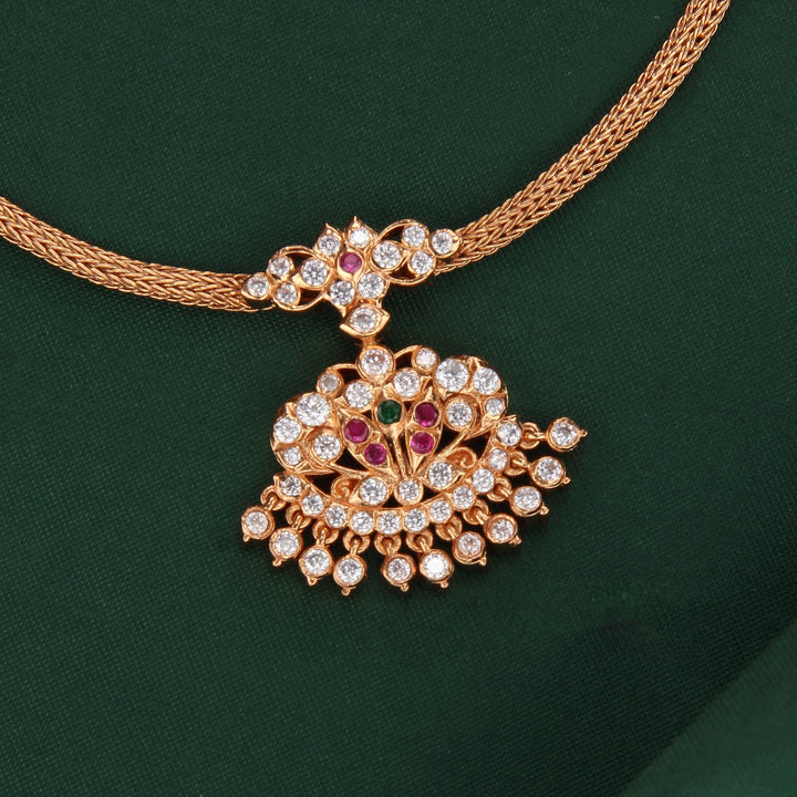 Fabulous Diamond Design Short Necklace