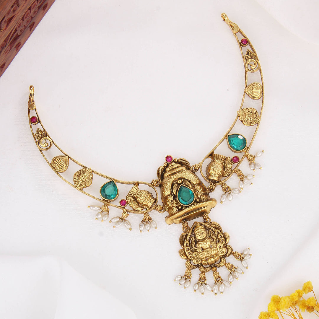 Enchanting Grandeur Nagas Short Necklace