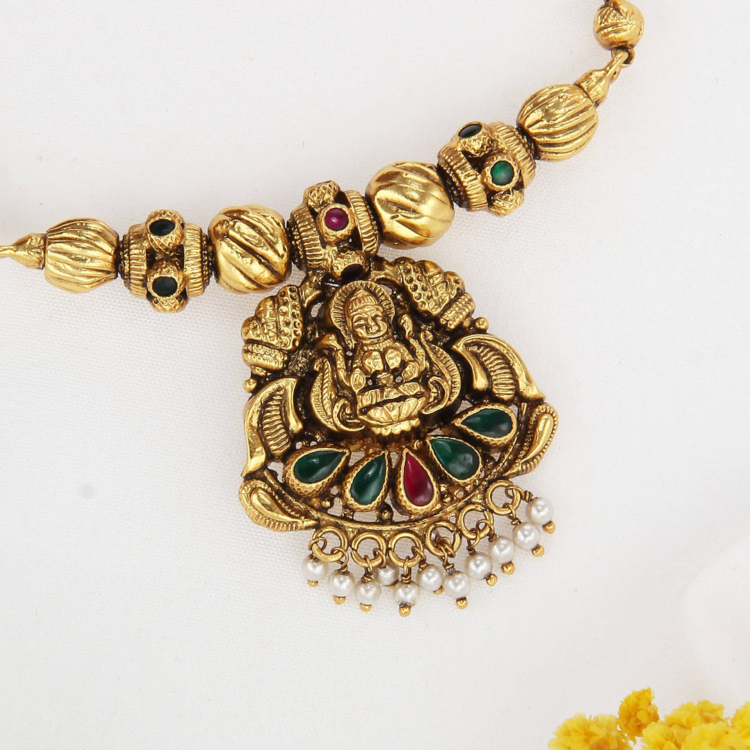 Avanthika Nagas Short Necklace