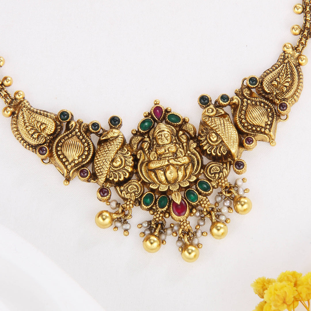 Luxurious Aura Nagas Short Necklace