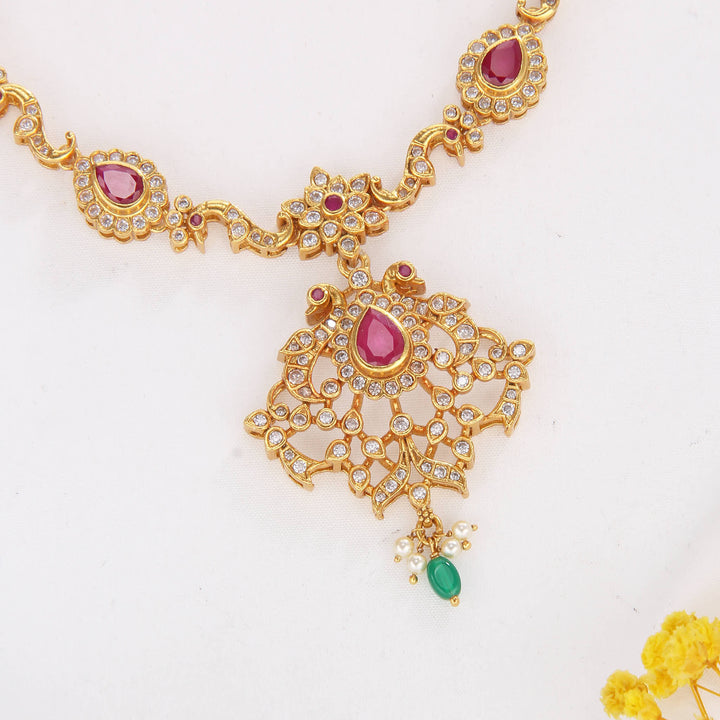 Prestigious Art Stone Short Necklace