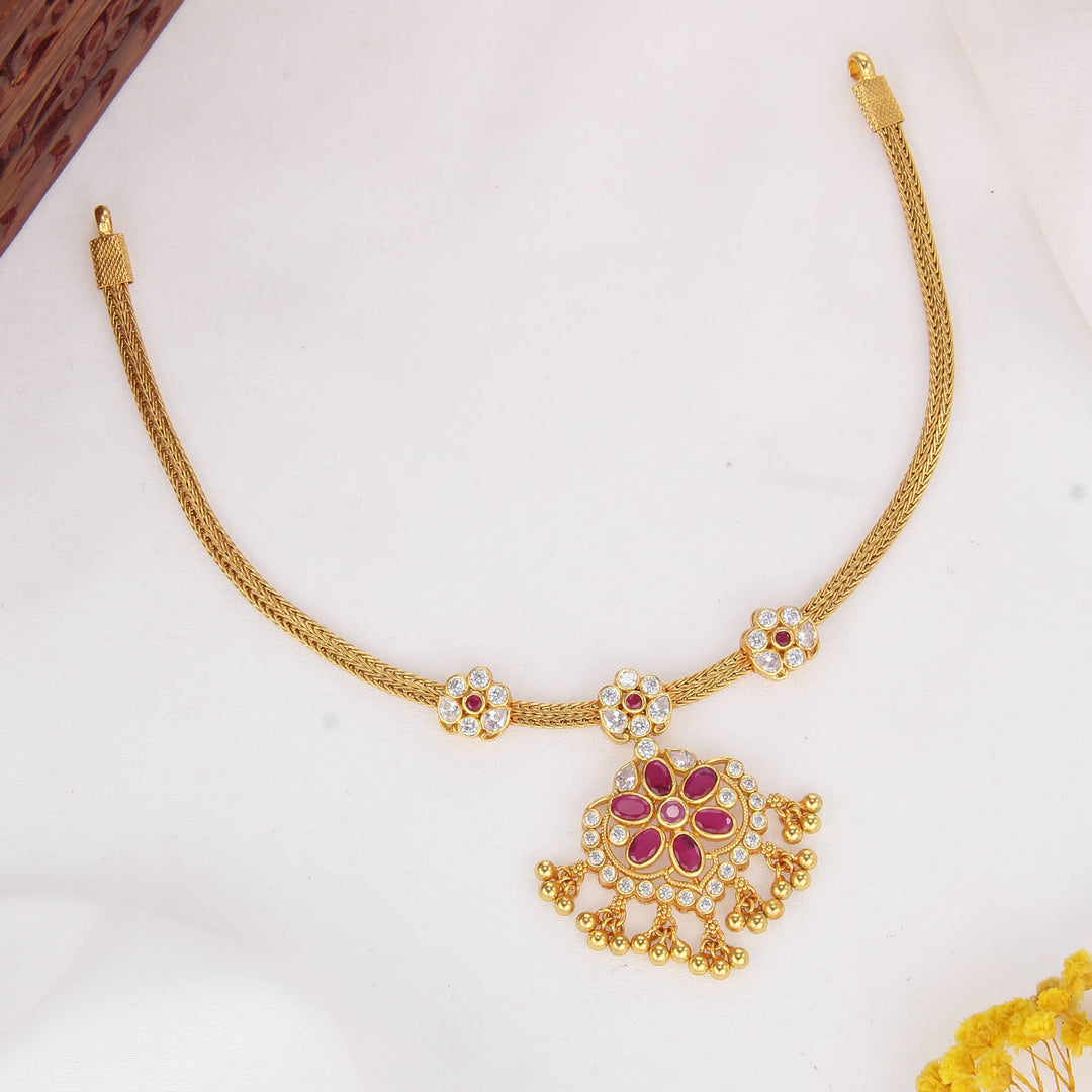 Shining Bloom Stone Attigai Necklace