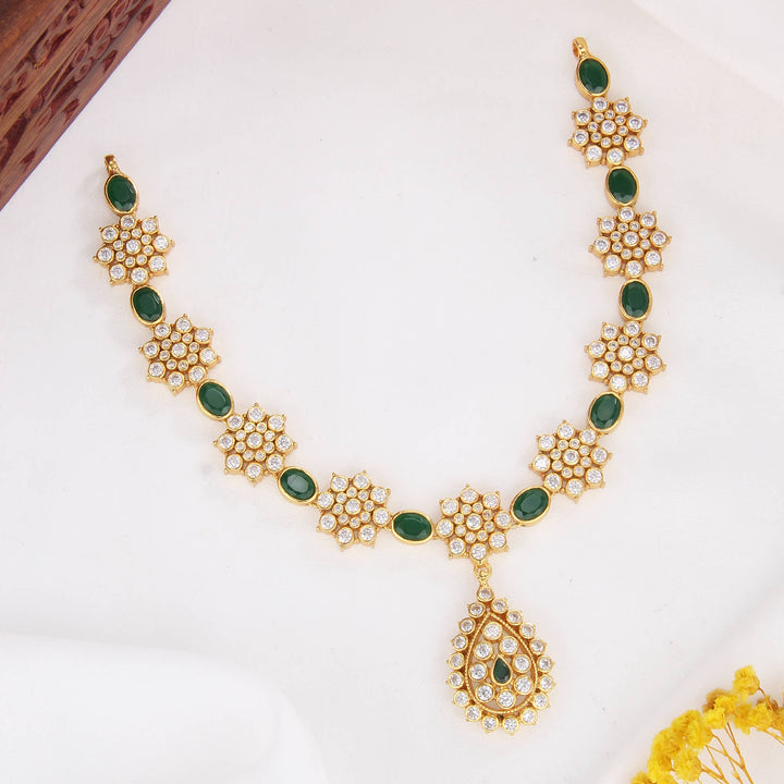 Extraordinary Stone Short Necklace
