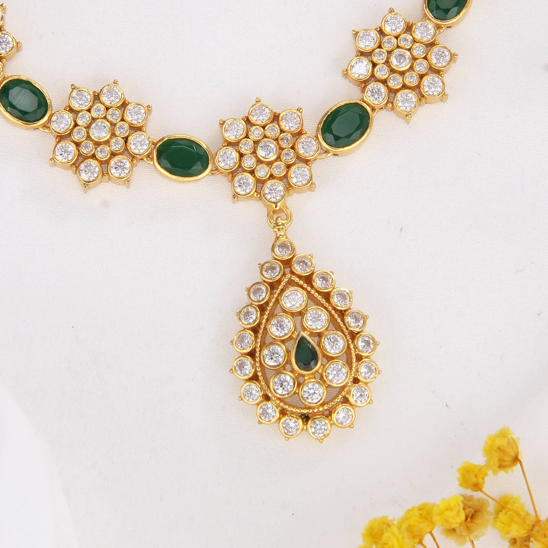 Extraordinary Stone Short Necklace