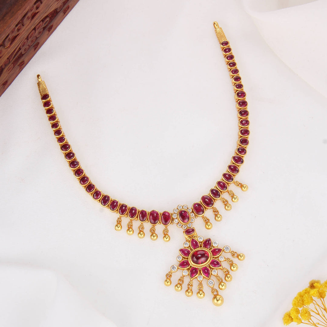 Wonder Bloom Stone Short Necklace