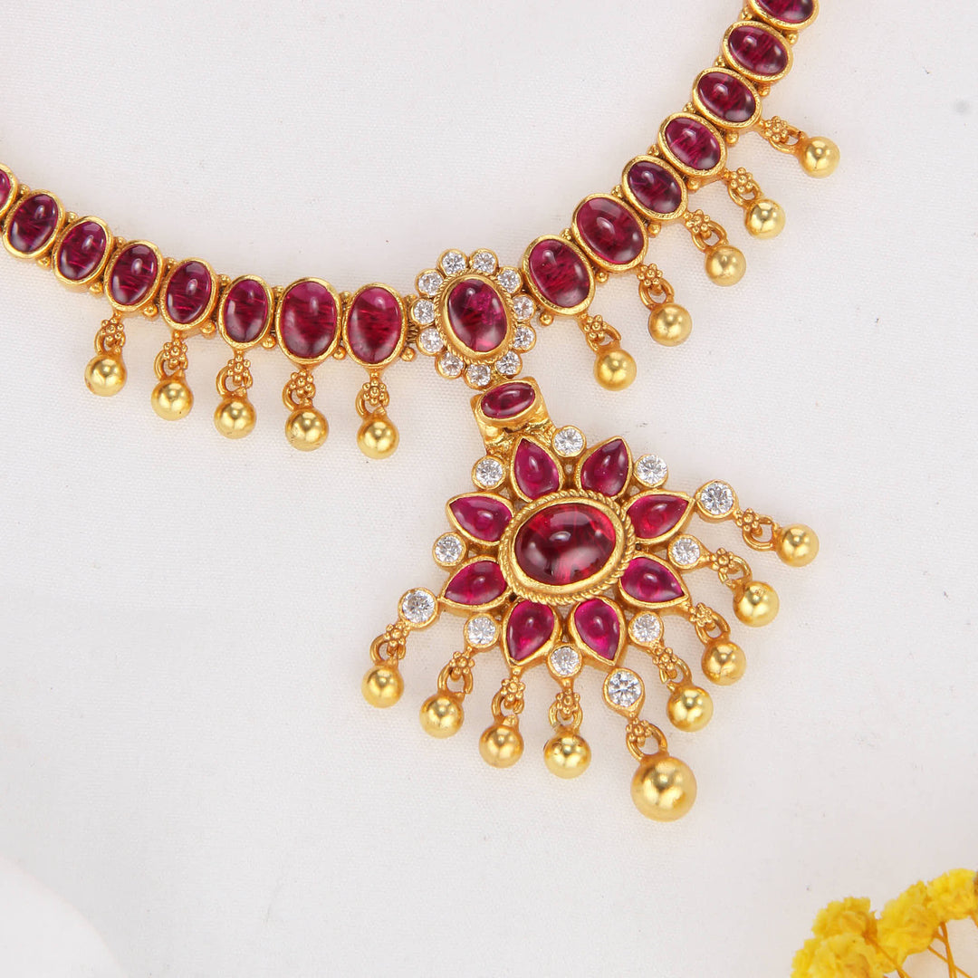 Wonder Bloom Stone Short Necklace