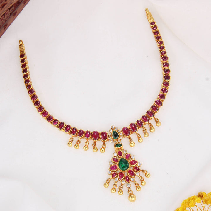 Gracefully Decorated Stone Short Necklace