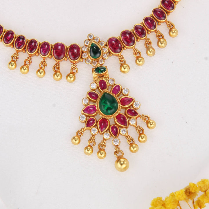 Gracefully Decorated Stone Short Necklace