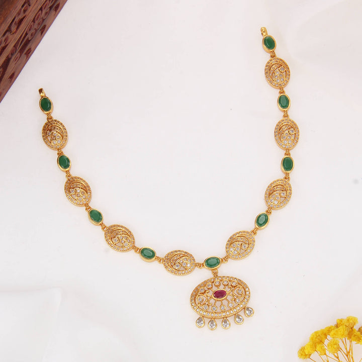 Enchanting Shine Stone Short Necklace