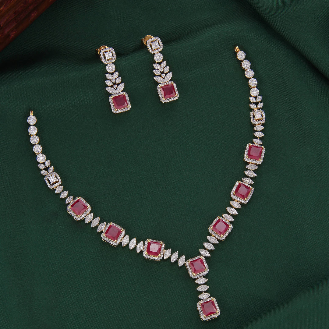 Effulgent Elegant Avikam Short Necklace Set