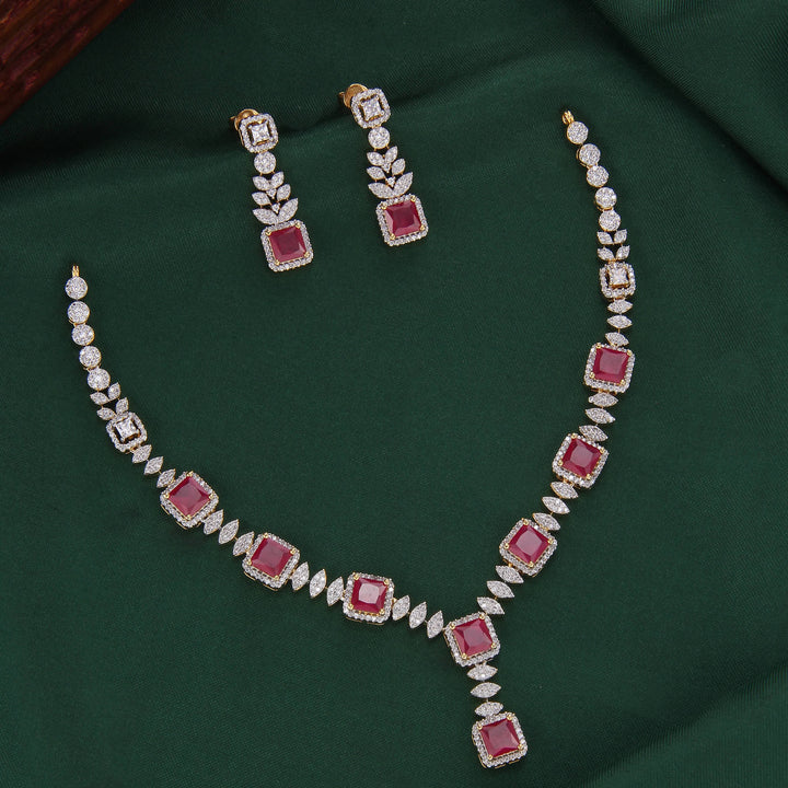 Effulgent Elegant Avikam Short Necklace Set