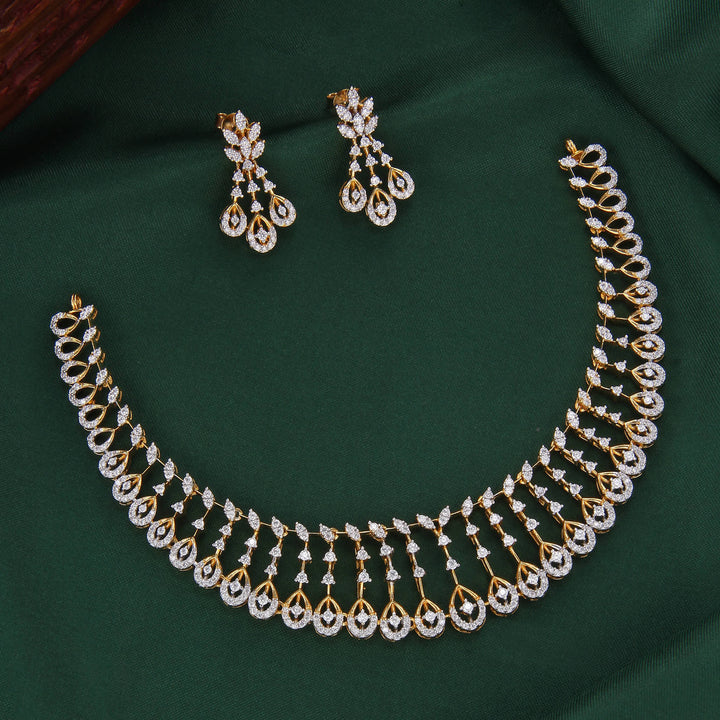 Sparkling Splendour Avikam Short Necklace Set