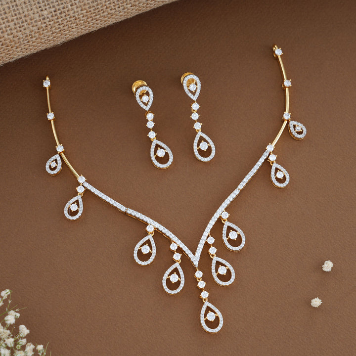 Graceful Diamond Design Necklace Set