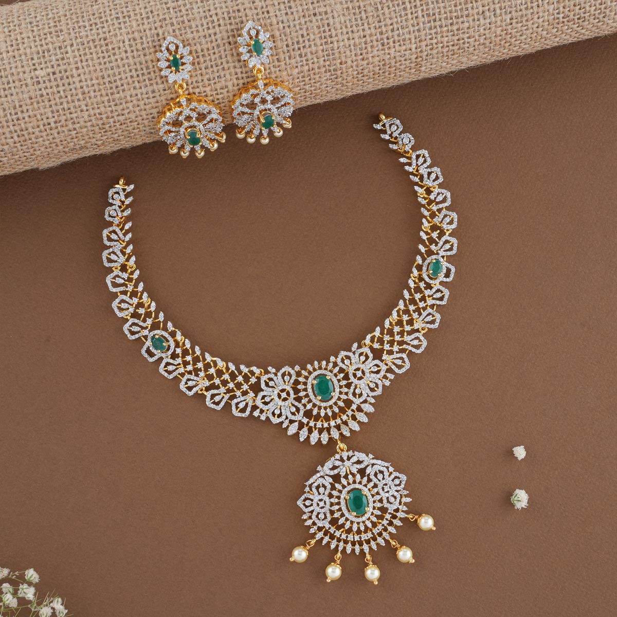 Pin by Jatin Khurana on Collection | Gold bride jewelry, Gold bridal jewellery  sets, Gold necklace indian bridal jewelry