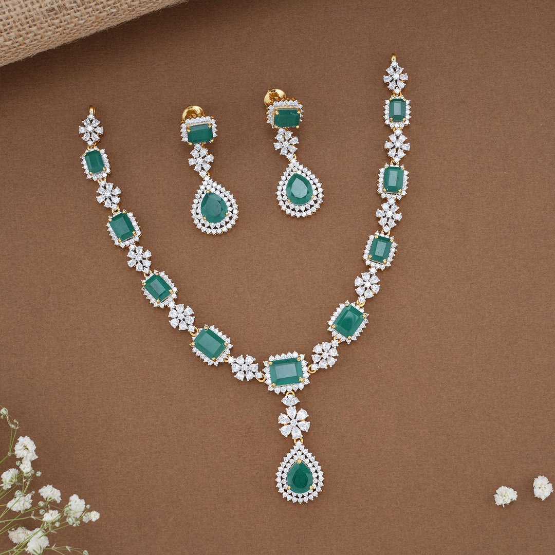 Dazzling Diamond Design Necklace Set