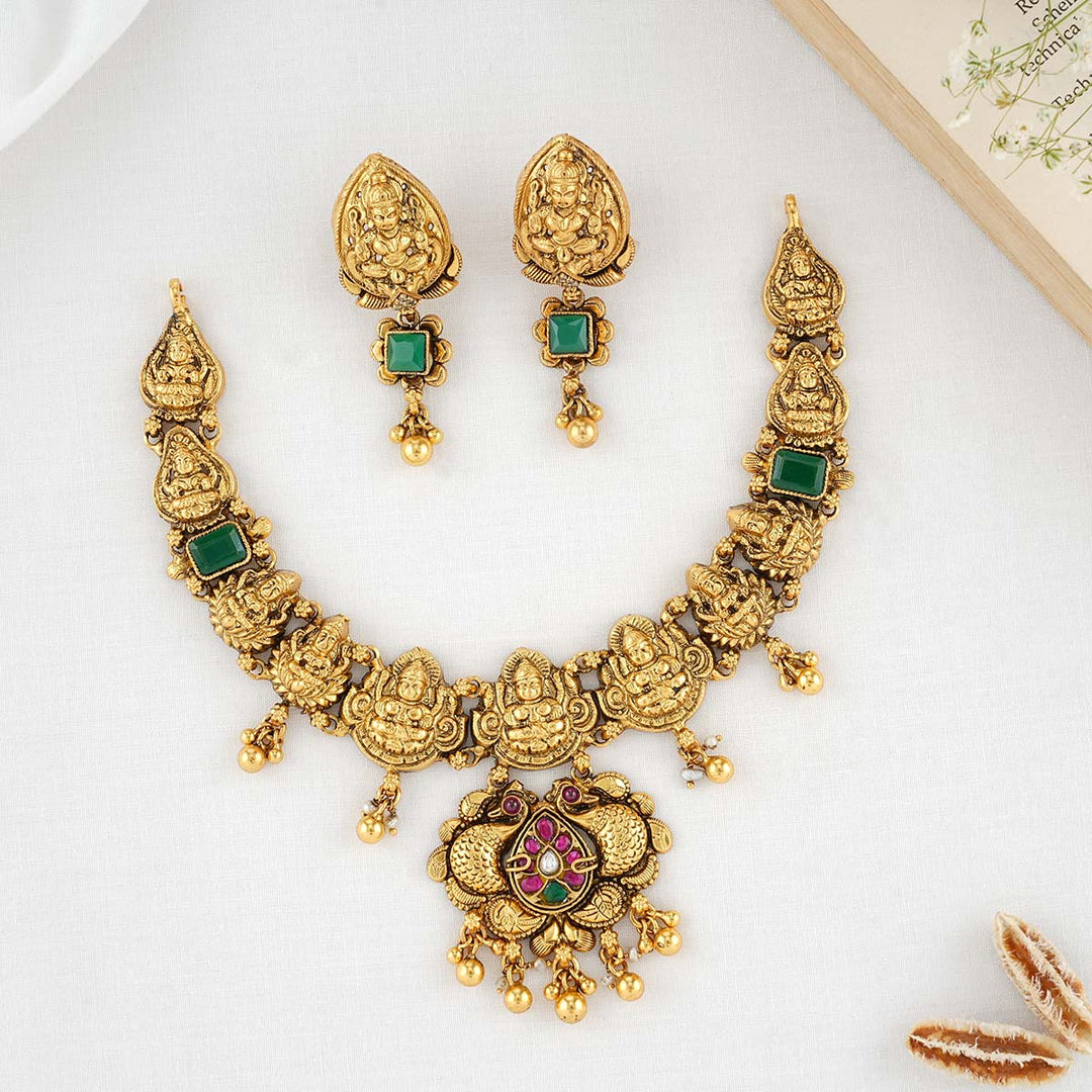 Devaga Nagas Short Necklace Set