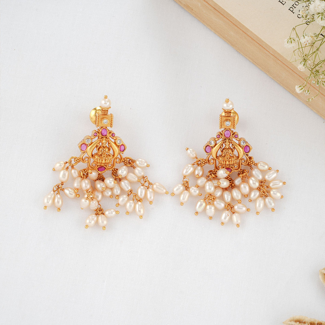 Pritiga Guttapusalu Necklace Set