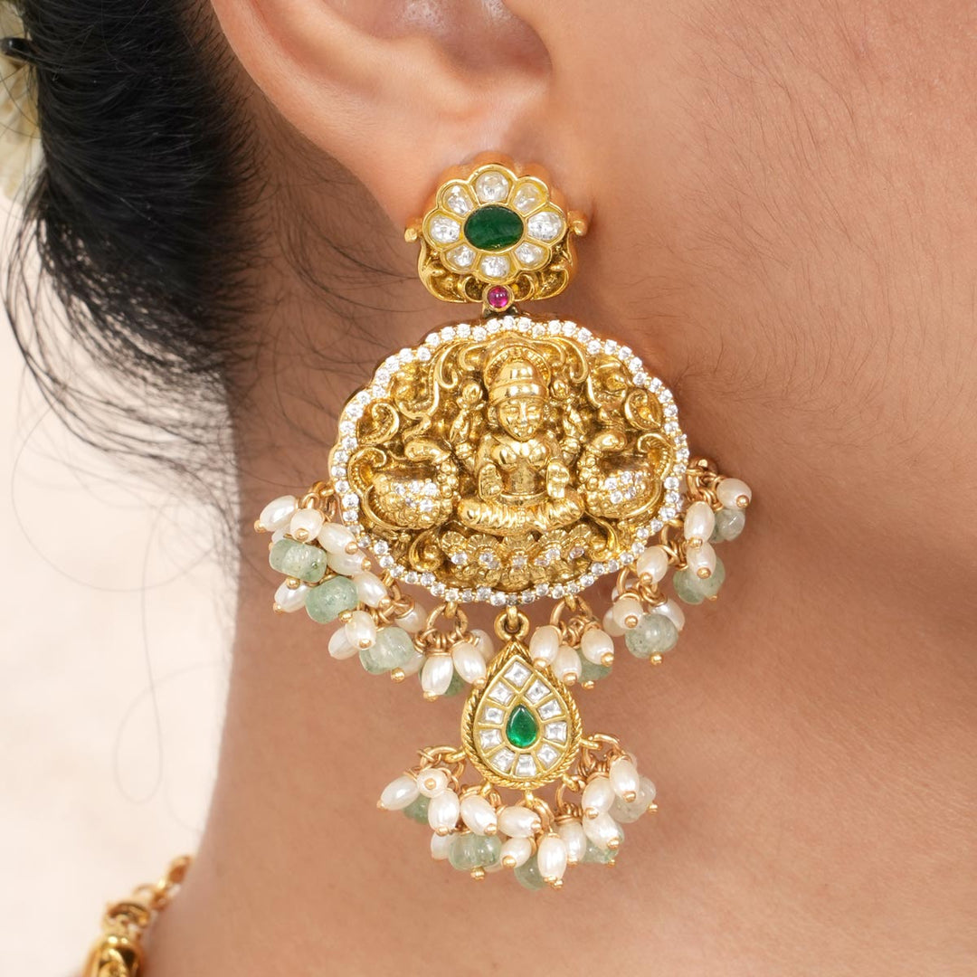 Shahira Short Necklace Set