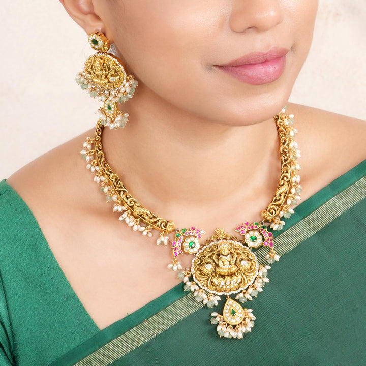 Shahira Short Necklace Set