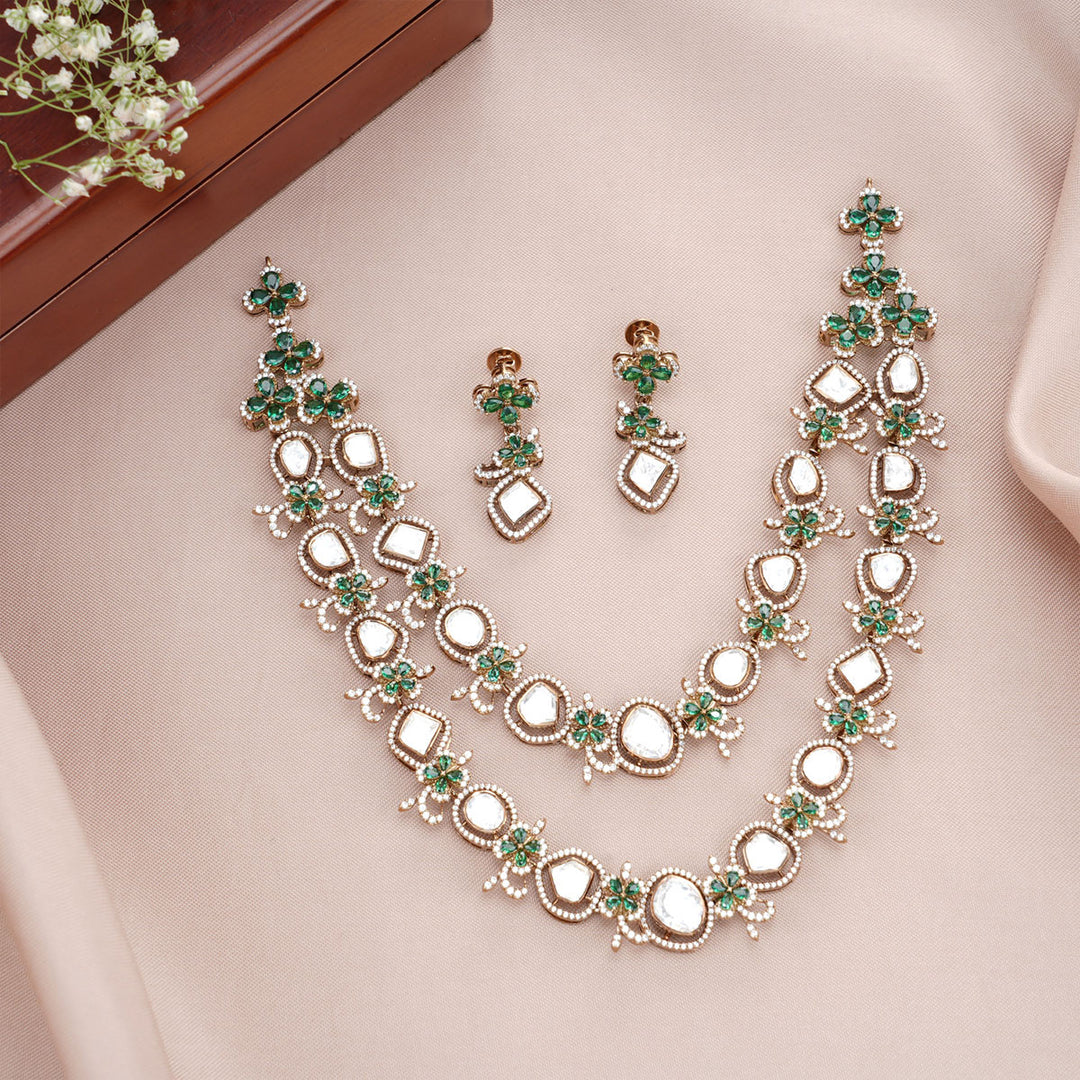 Unaina Victorian Short Necklace Set