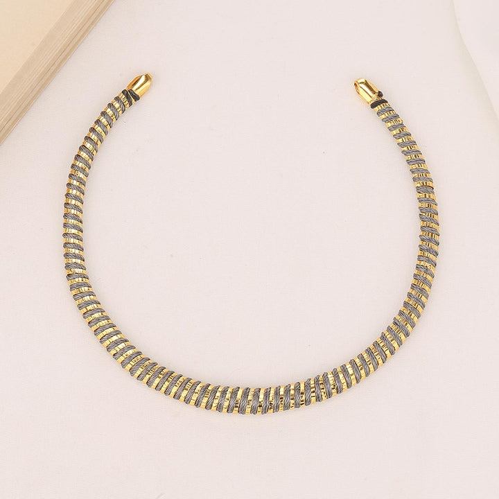 Chic & Trendy Short Necklace