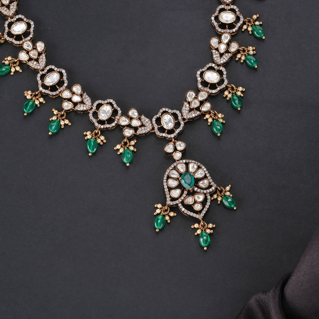 Attractive Victorian Short Necklace Set