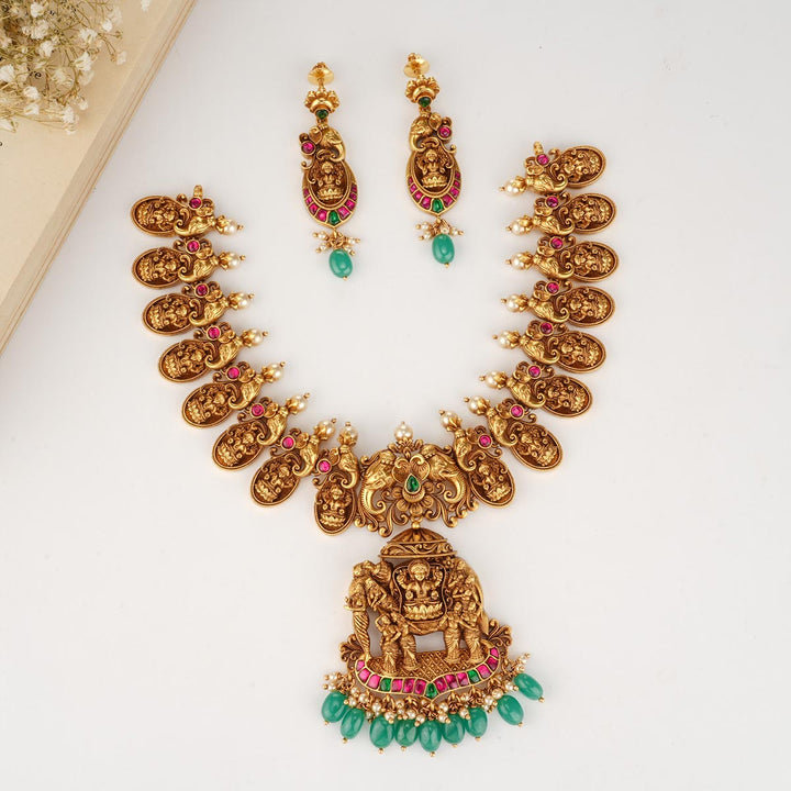 Elegant Short Necklace Set