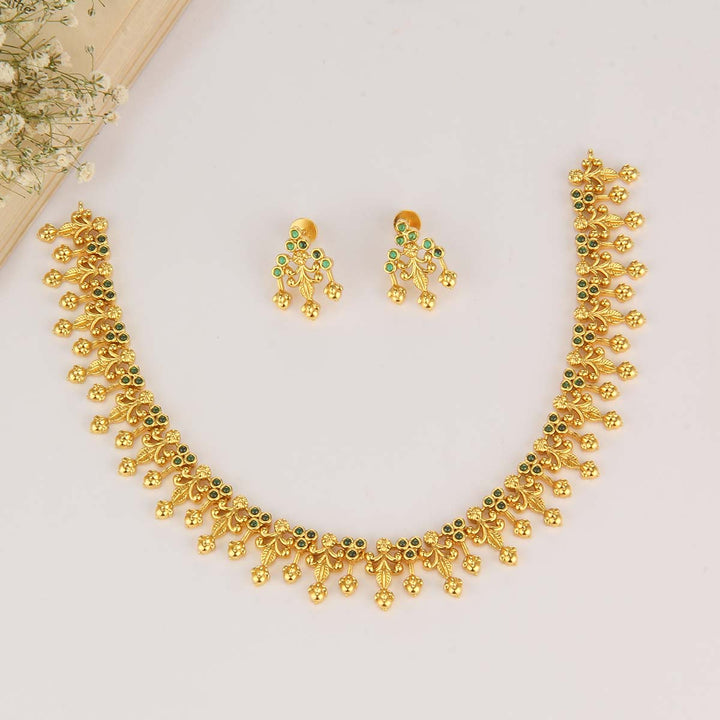 Laveena Short Necklace Set
