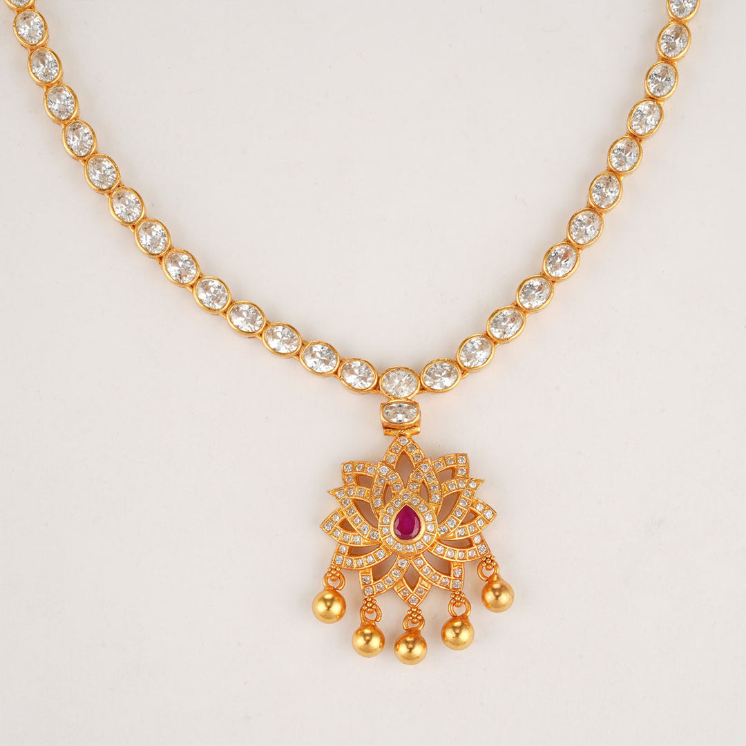 Dazzling White Short Necklace