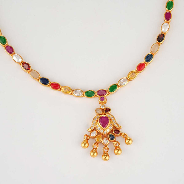 Vikitha Short Necklace